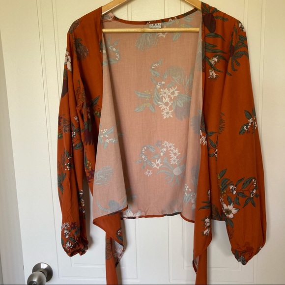 Tasi Travels long sleeve floral burnt orange wrap blouse - size M/L - Picture 6 of 8